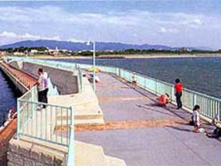 福間漁港海浜公園海上釣堀・桟橋画像