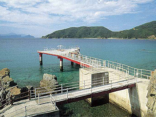 上甑村県民自然レクレーション村海上釣堀・桟橋画像