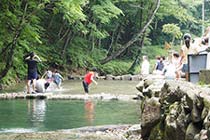 ナラ入沢渓流釣りキャンプ場水遊びも写真