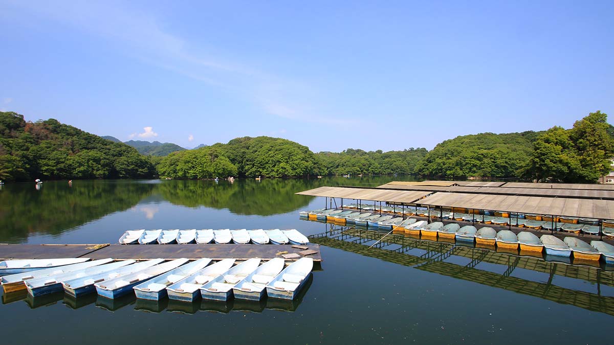 三名湖光月