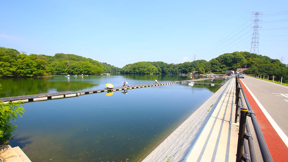 三名湖光月